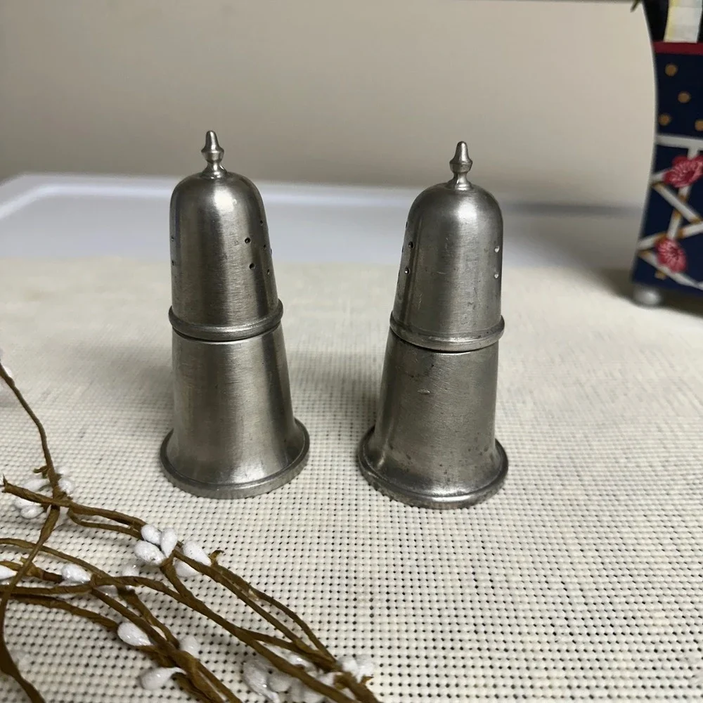 Woodbury Pewterers Genuine Pewter‎ Salt & Pepper Shakers Set  Vintage